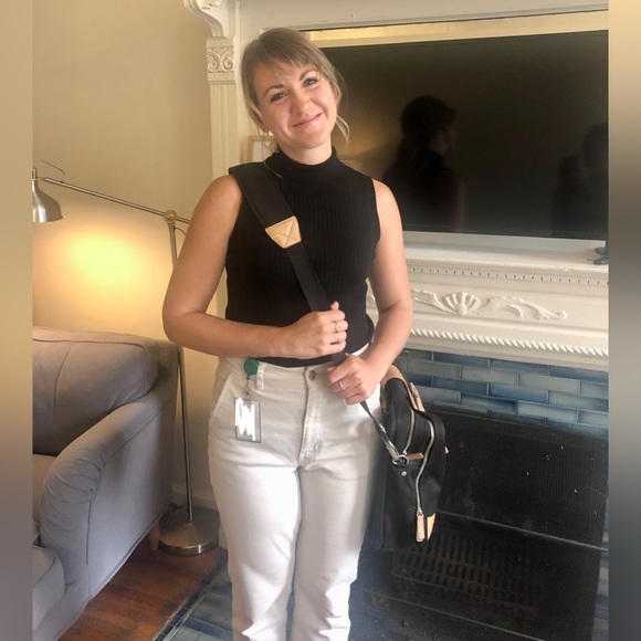 Everlane khaki cropped straight pant. High waisted. Size 8. - Picture 1 of 5